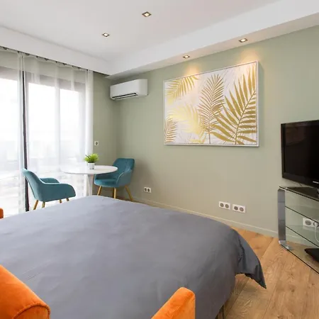 Le Classe : Hypercentre, 150m Palais, Climatisation *